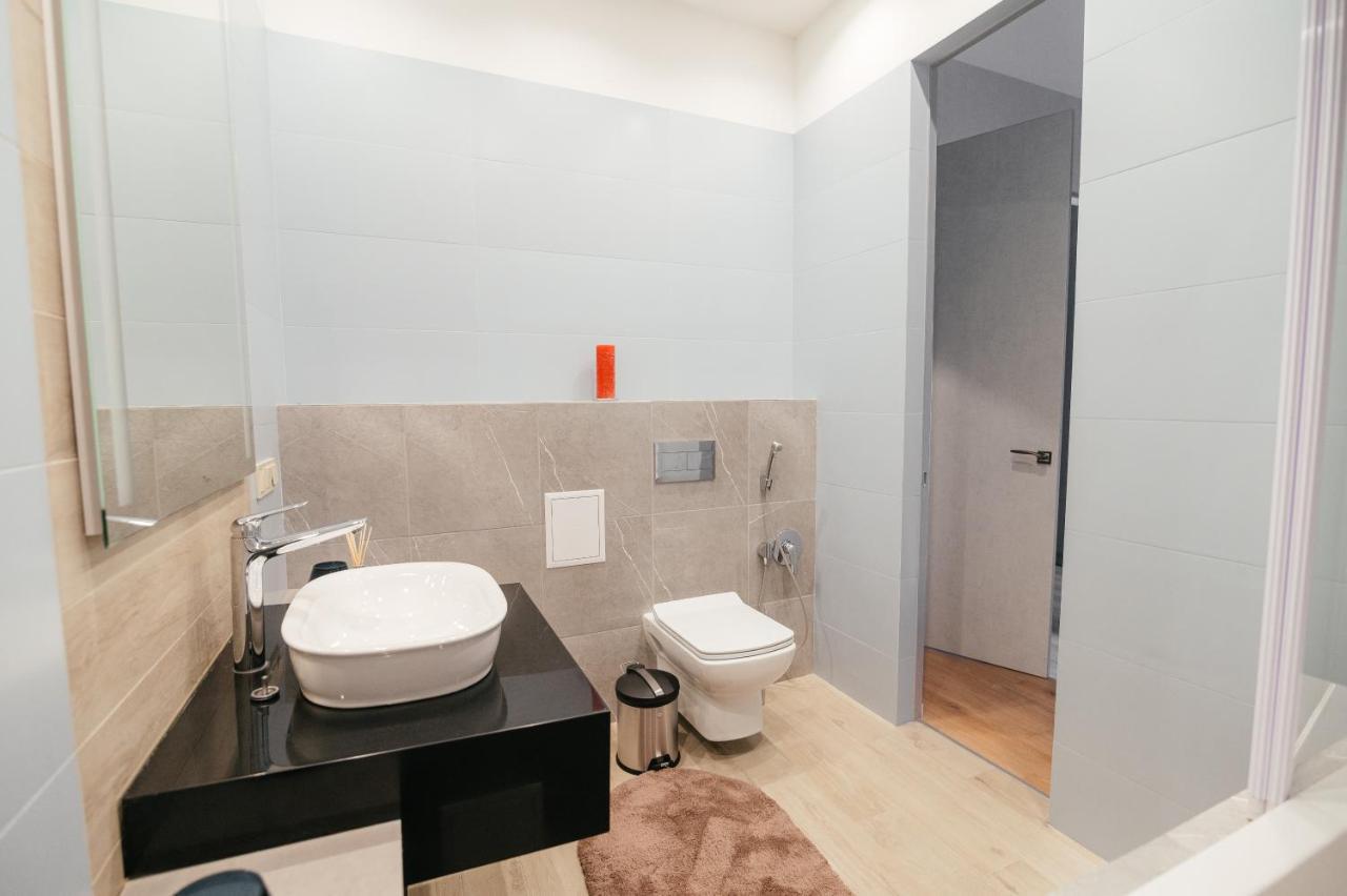 Pearl Premium Apartments 3 Киев Екстериор снимка